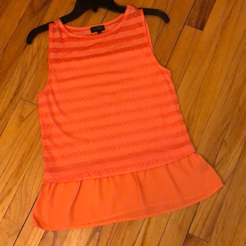 🌷PRETTY LIMITED CORAL‎ TOP SIZE XS 🌷